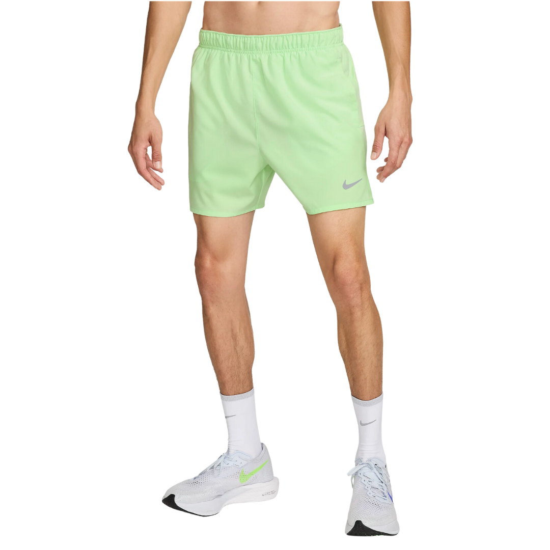 Nike challenger 13cm shorts 'vapour green'